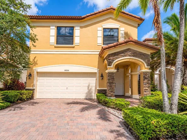 8850 NW 99th Path, Doral, FL 33178