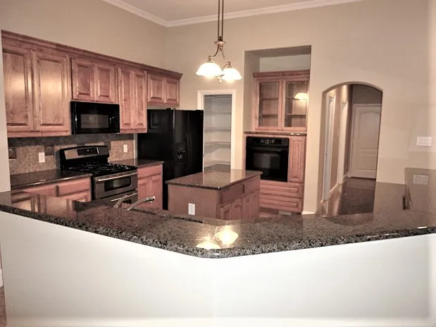 4 bed, 2.5 bath, 2855 sqft, $2,895 — Photo 2