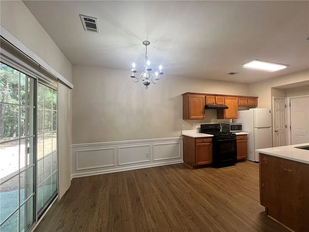 3 bed, 2.5 bath, 1715 sqft, $2,300 — Photo 4