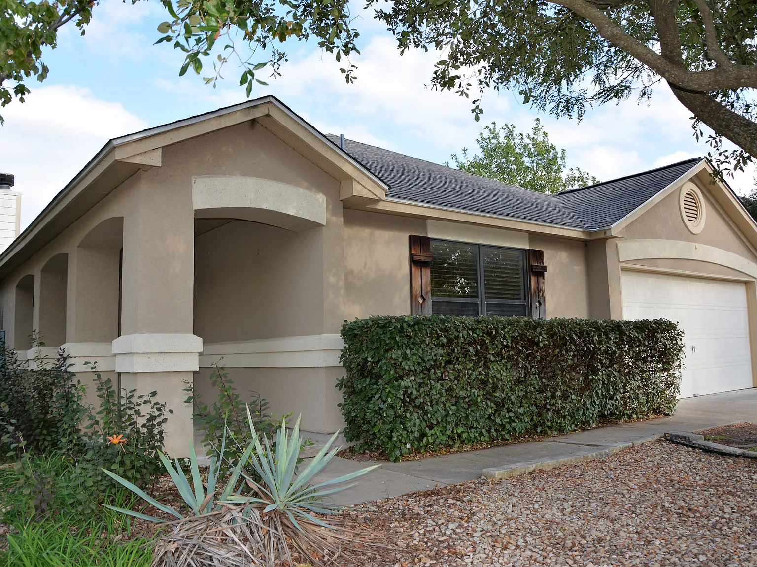 3 bed, 1988 sqft, $1,950 — Photo 4