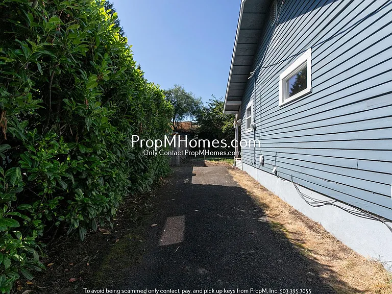 9038 NE Humboldt St — Photo 20