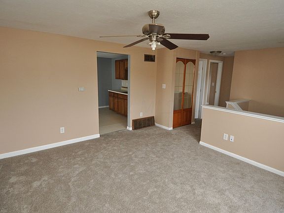 4th image of 923 Higbee Dr N