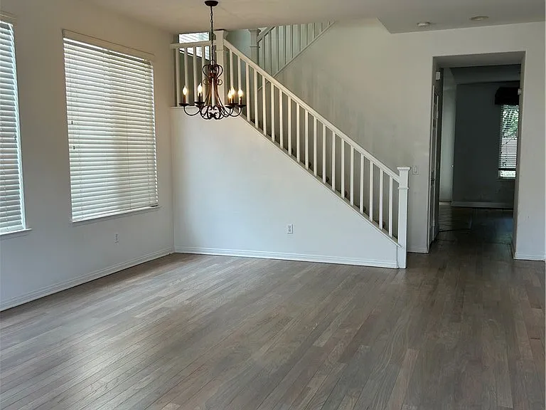 2926 Spruce Ct — Photo 3