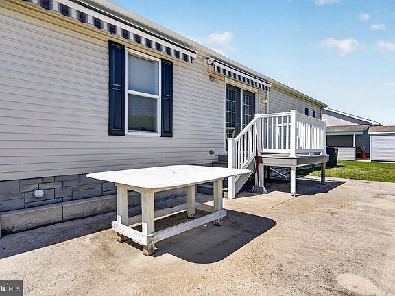 5th image of 2088 Burlington Cir