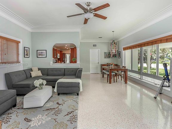 4th image of 700 N 13th Ave