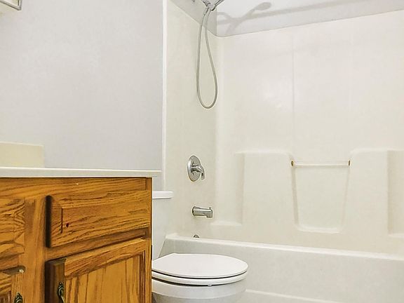 5th image of 22027 Oxford Ct APT 1A