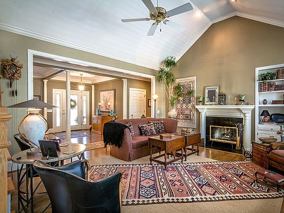 5th image of 121 Porterfield Dr