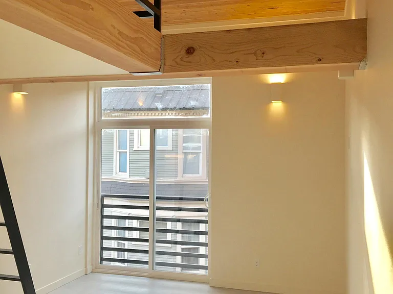 611 E Howell St #303 — Photo 16