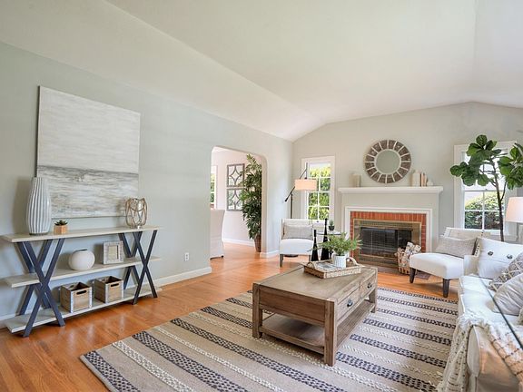 3rd image of 1435 Capuchino Ave