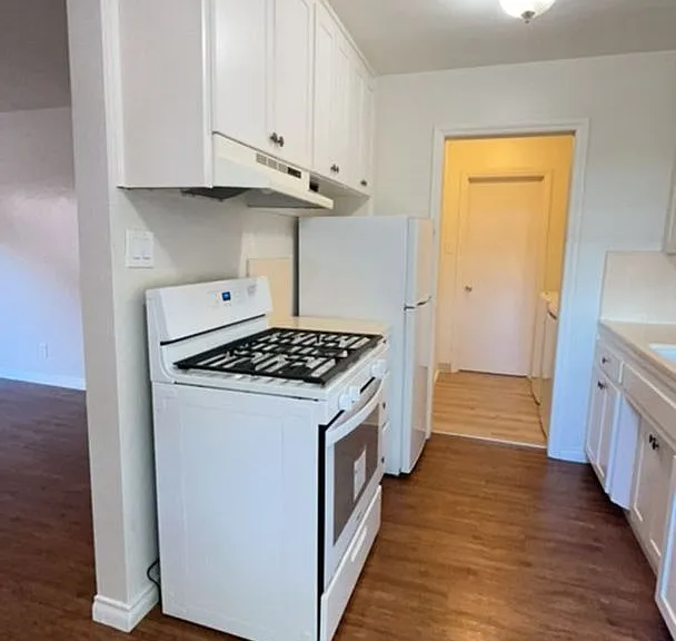400 Ferrini Rd — Photo 3