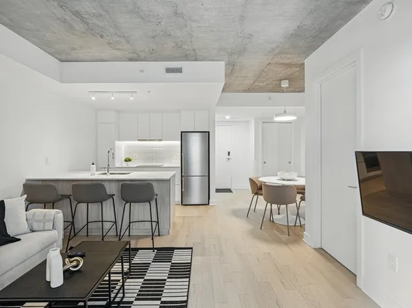 100 Rue Murray #609, Montreal, QC H3C 1A2