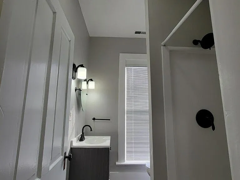714 Union St #A — Photo 11