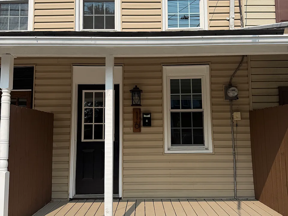 16 N Locust St #1