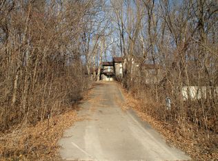 2055 Wyoming Hills Rd, Muscatine, IA 52761