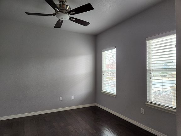 4th image of 601 Wind River Ct
