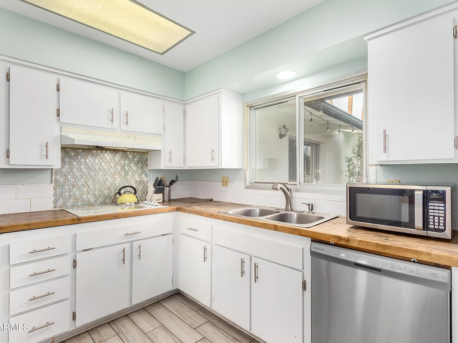 4 bed, 3.0 bath, 2600 sqft, $3,095 — Photo 4