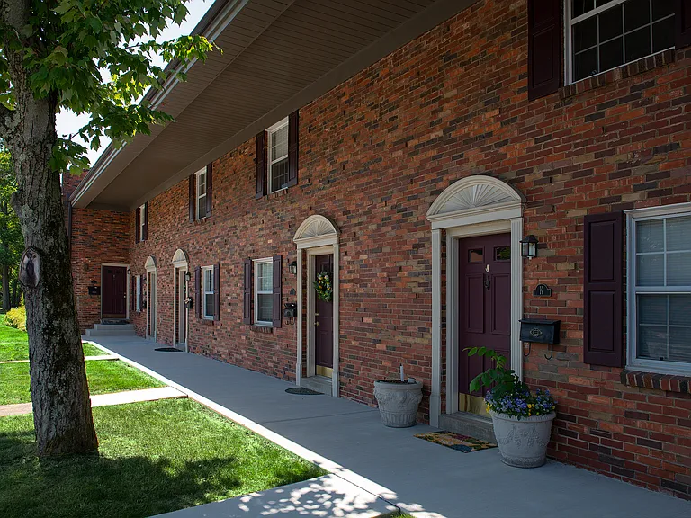 Holiday Park Apartments and Townhomes — Photo 23