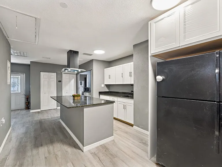 465 Rio Grande Ln #B — Photo 12