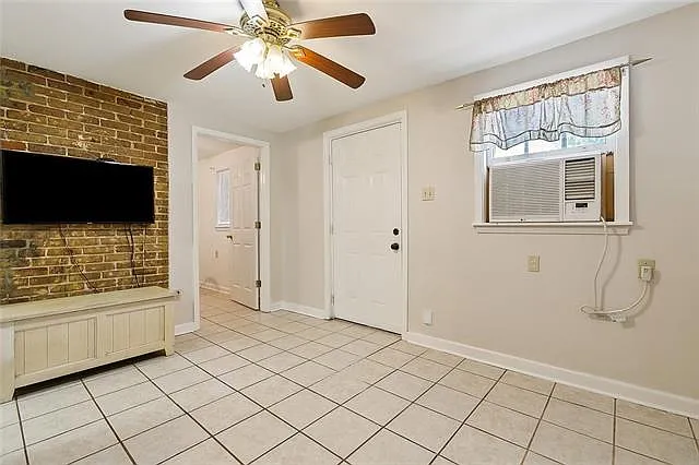 906 N White St — Photo 2