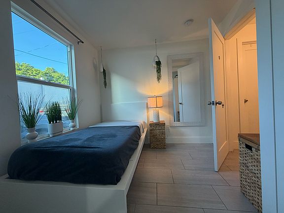 3rd image of 1101 W Vernon Ave #11