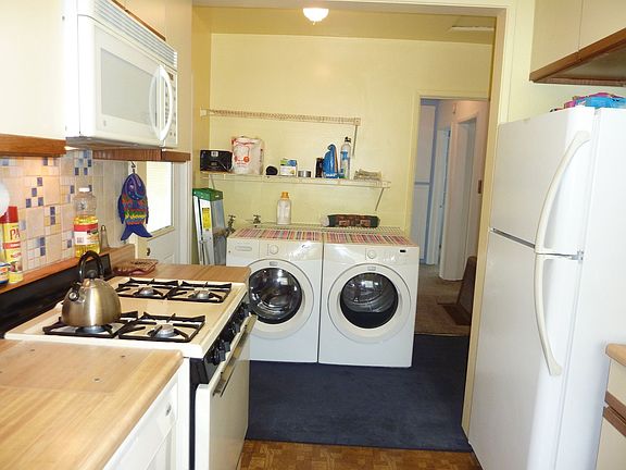 3rd image of 4712 Hayter Ave
