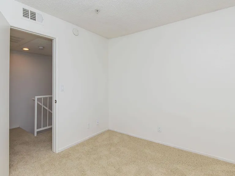 Glenoaks Terrace Apartments — Photo 25