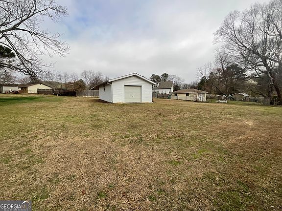 4th image of 2161 Pine Rd