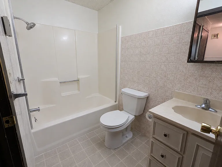 1075 Lancaster St #D — Photo 11