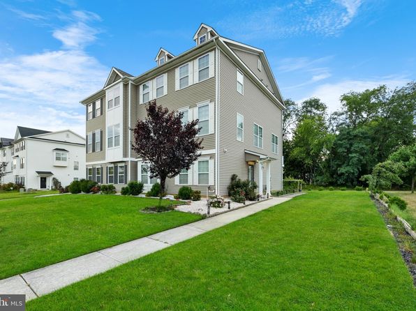 42 Mountie Ln