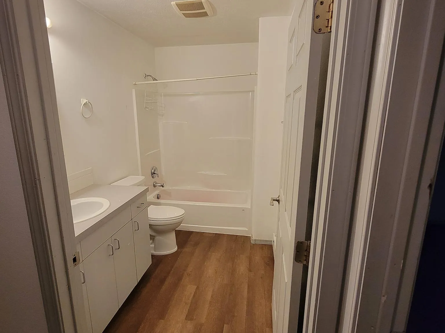 3 bed, 1080 sqft, $1,800 — Photo 1
