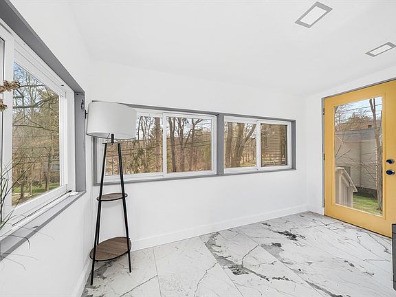 4th image of 36 Whittier Rd