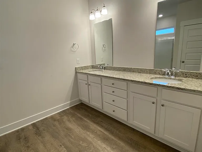 5870 Danbury Blvd — Photo 21