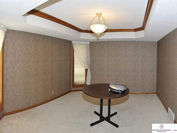 4th image of 15606 Charles St