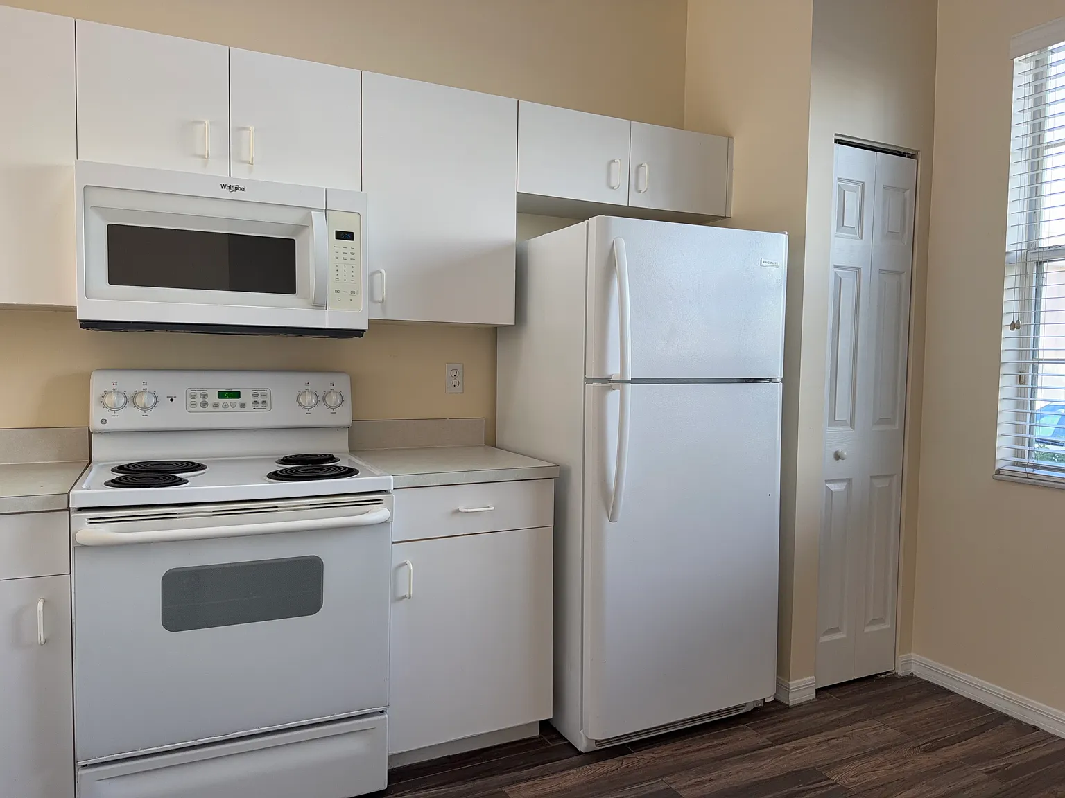 2 bed, 2.5 bath, 1230 sqft, $1,580 — Photo 3