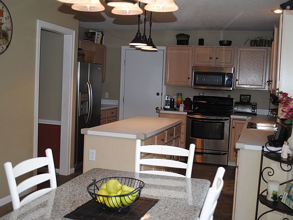 2nd image of 350 Summerhill Dr