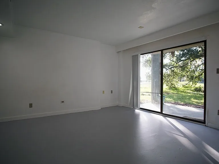 5060 Sherwood Ln — Photo 3
