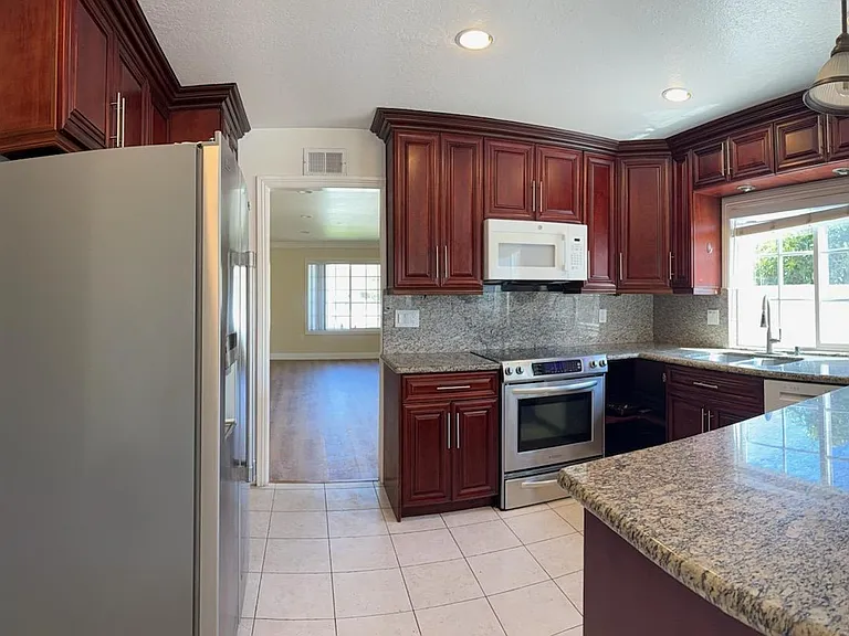 2540 Perkon Ct — Photo 6