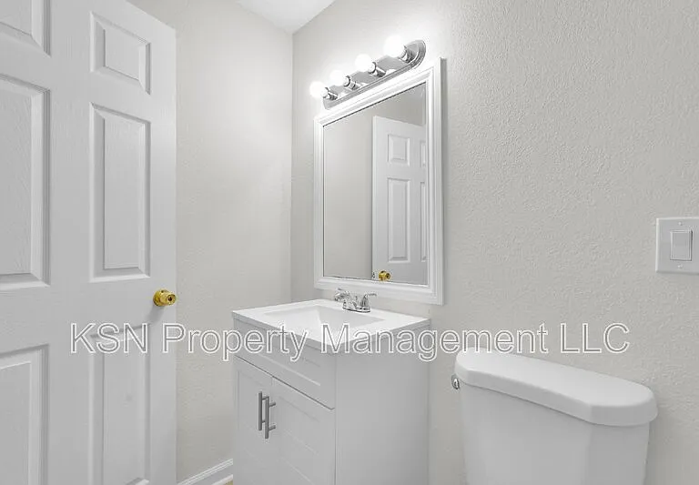 117 Windsor Rd — Photo 45