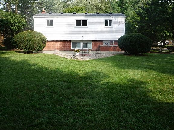 3rd image of 19785 Weyher St