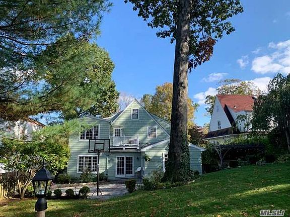 3rd image of 49-28 Annadale Ln