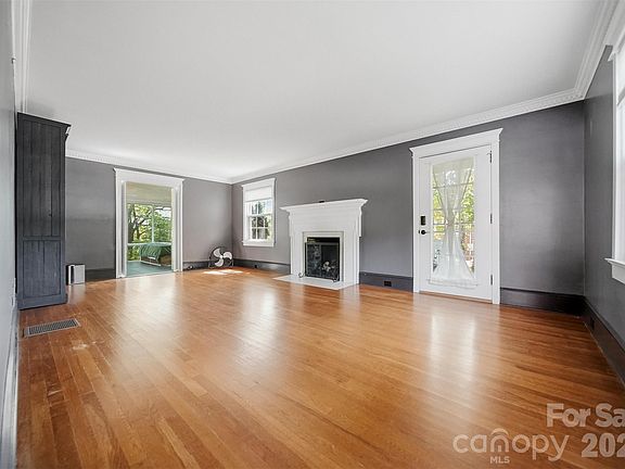 3rd image of 104 Jefferson St