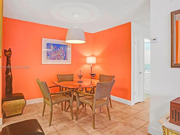 4th image of 2500 NE 9th St APT 111