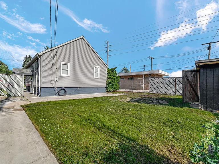 2842 Schrage Ave — Photo 16