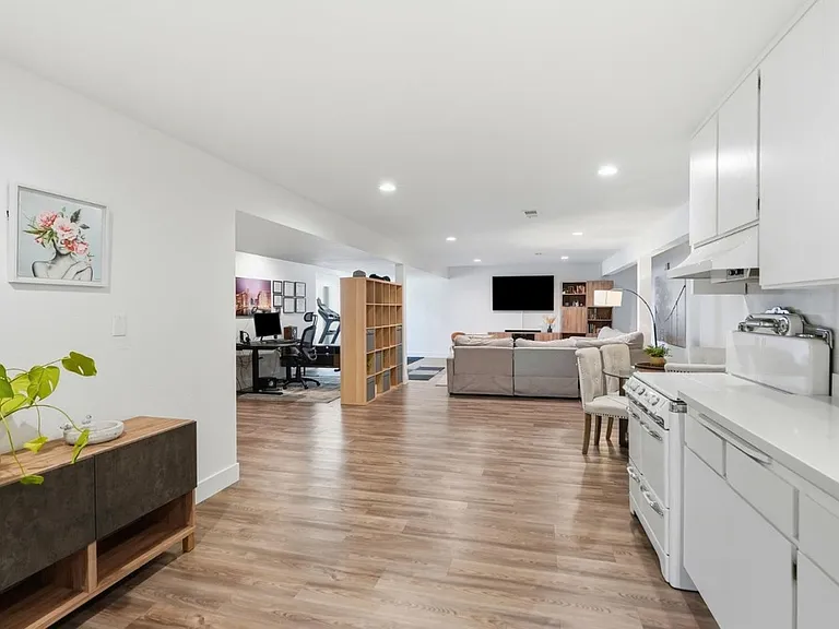 4206 Huntington St — Photo 19