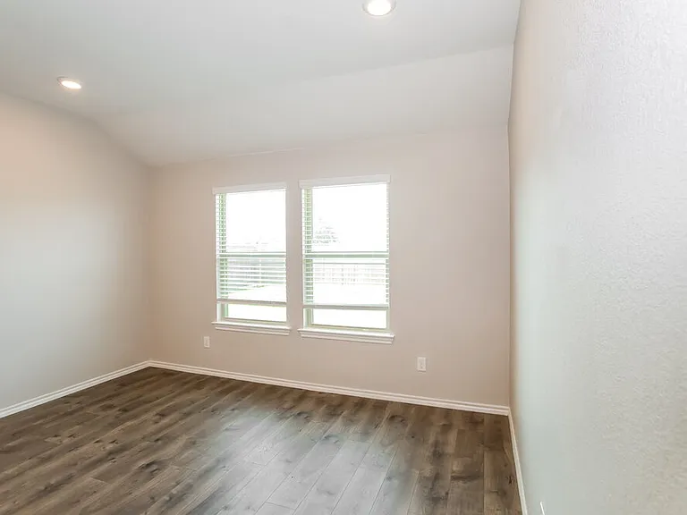 980 Alton Dr — Photo 14