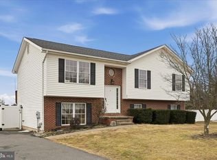 60 Paragon Dr, Bunker Hill, WV 25413