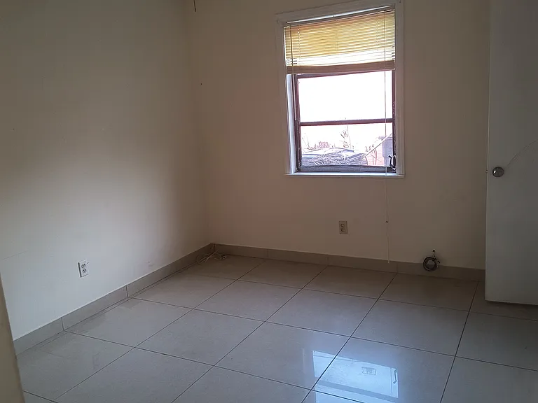 1115 Rosedale Ave — Photo 9