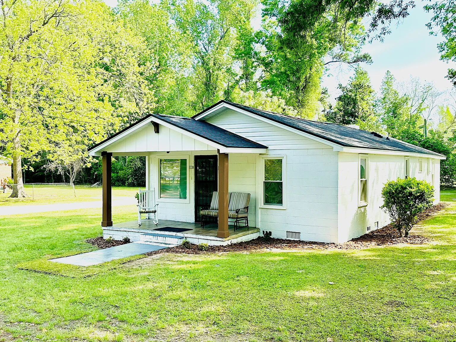 3 bed, 975 sqft, $1,200 — Photo 4