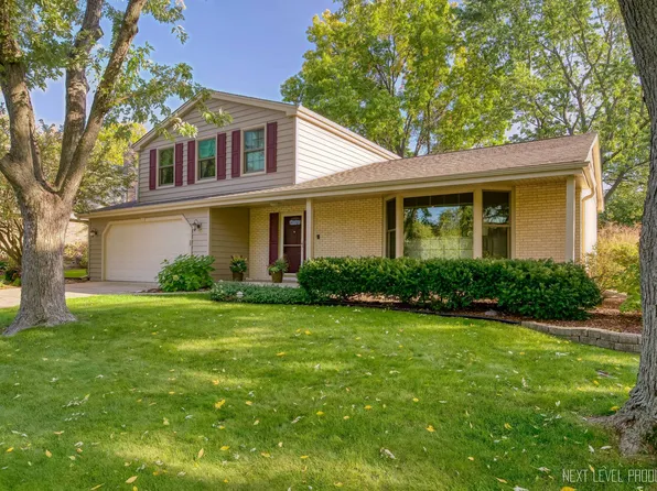 808 Iroquois Ave, Naperville, IL 60563