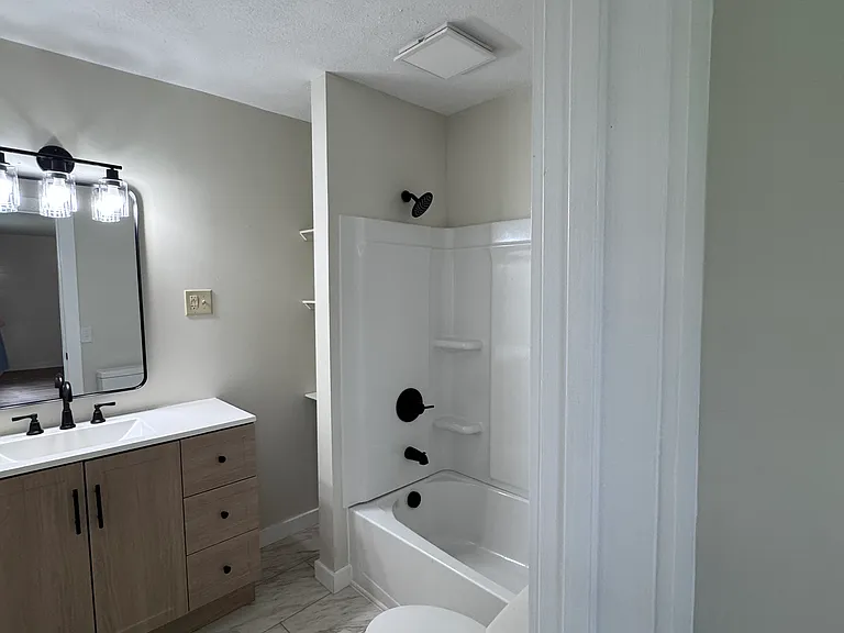 135 Hunter Ave — Photo 4